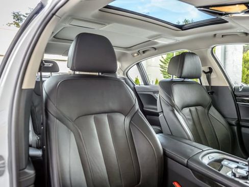 Used 2019 BMW 740i xDrive w/ Executive Package image 36