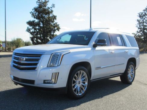 Used 2017 Cadillac Escalade Platinum image 3