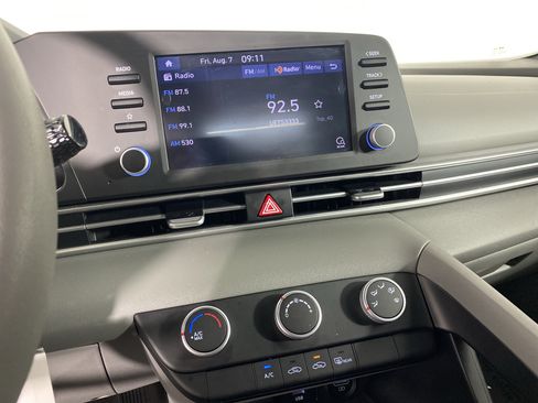 Used 2021 Hyundai Elantra SE FWD image 27
