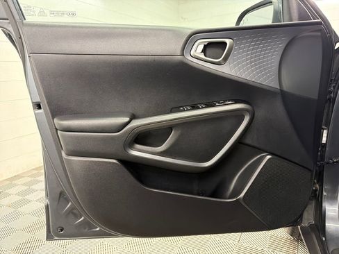 Used 2020 Kia Soul S FWD image 16