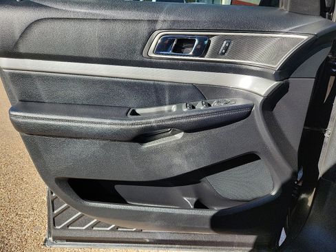 Used 2017 Ford Explorer XLT w/ Equipment Group 202A image 14