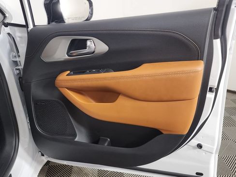 New 2026 Chrysler Pacifica Pinnacle FWD image 29
