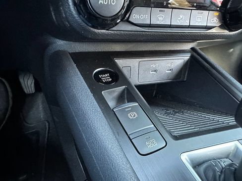 Used 2026 Nissan Kicks SV FWD image 28