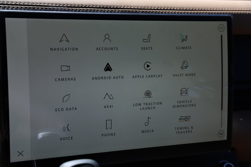 New 2026 Land Rover Defender 130 X-Dynamic SE AWD/4WD image 29