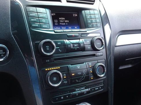 Used 2016 Ford Explorer XLT FWD image 19