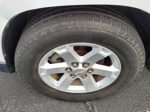 Used 2016 GMC Acadia SLE image 16