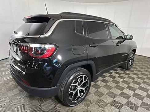 Used 2024 Jeep Compass Limited AWD/4WD image 3