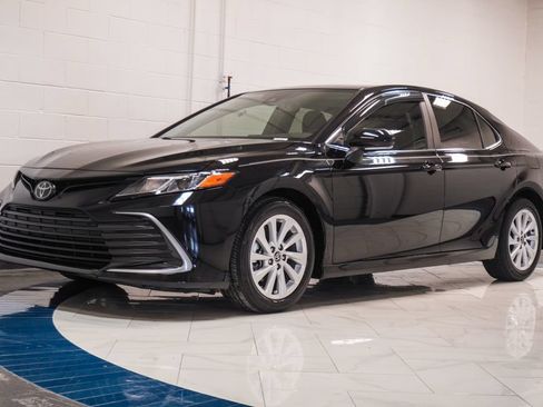Used 2024 Toyota Camry LE w/ Convenience Package FWD image 4
