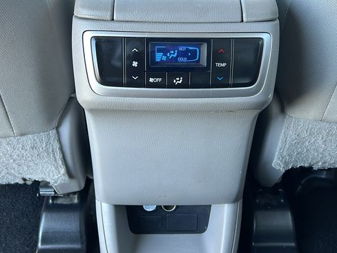 Used 2015 Toyota Highlander LE AWD/4WD image 15