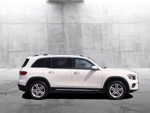 Used 2023 Mercedes-Benz GLB 250 4MATIC w/ Premium Package image 5