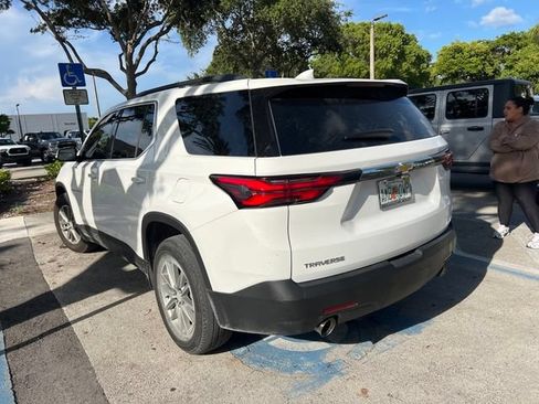 Used 2023 Chevrolet Traverse LT FWD image 8
