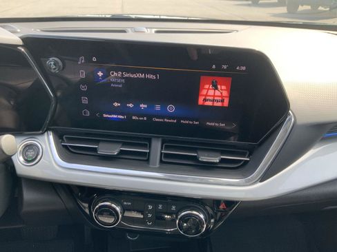 Used 2025 Chevrolet Trax LT FWD image 27