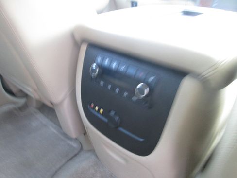 Used 2010 Chevrolet Suburban LTZ image 13