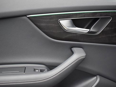 Used 2023 Audi Q8 Premium Plus image 23