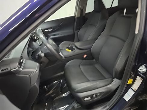 Used 2021 Toyota Venza LE AWD/4WD image 29