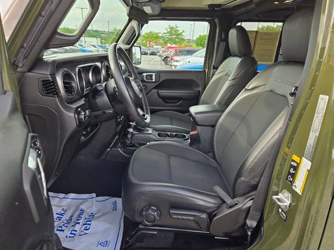 Used 2023 Jeep Gladiator Sport AWD/4WD image 17