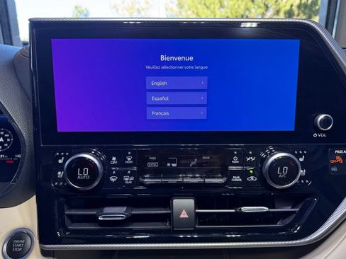 Certified 2024 Toyota Highlander Platinum AWD/4WD image 35