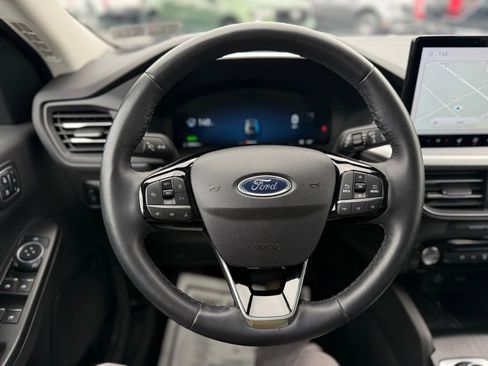 Certified 2023 Ford Escape Platinum w/ Premium Technology Package image 17
