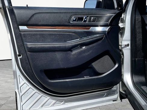 Certified 2019 Ford Explorer Limited w/ Class III Trailer Tow Package image 23