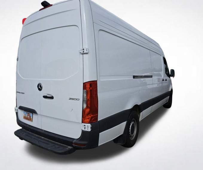 Used 2025 Mercedes-Benz Sprinter 2500 image 3