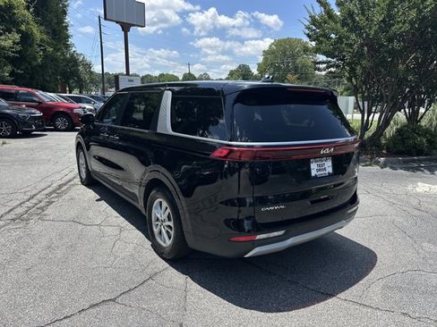 Certified 2024 Kia Carnival LX FWD image 8