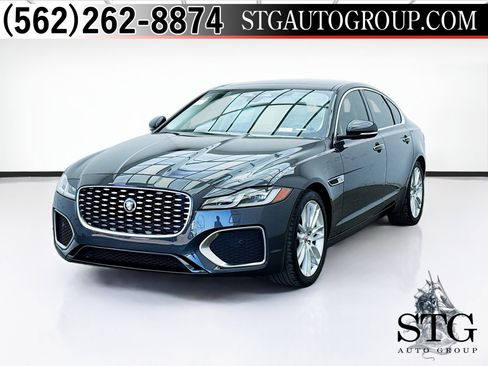 Used 2022 Jaguar XF SE RWD image 1