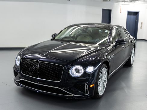 Certified 2026 Bentley Flying Spur V8 AWD/4WD image 2
