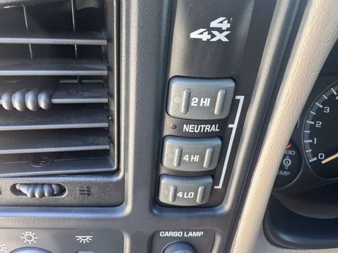 Used 2002 Chevrolet Silverado 2500 LS w/ Snow Plow Prep Pkg AWD/4WD image 22