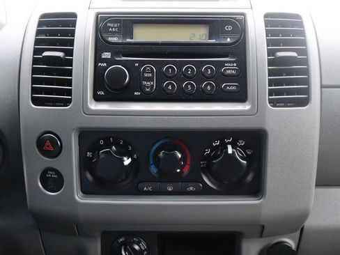 Used 2006 Nissan Frontier SE w/ (P01) Power Pkg AWD/4WD image 33