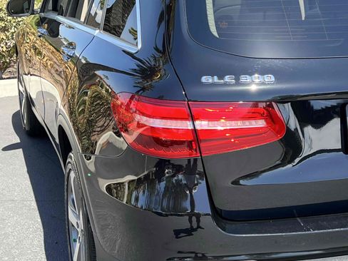 Used 2018 Mercedes-Benz GLC 300 4MATIC image 56