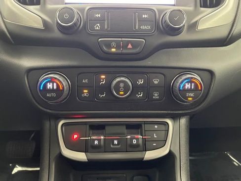 Certified 2022 GMC Terrain SLE w/ Driver Convenience Package image 6