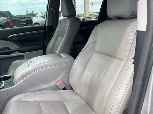 Used 2018 Toyota Highlander Limited FWD image 37