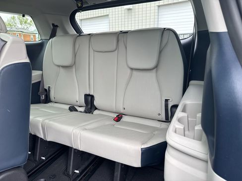 Used 2025 Kia Carnival SX FWD image 36