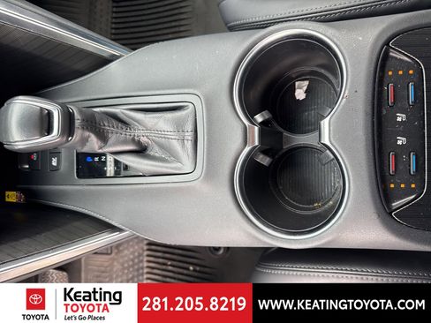 Used 2024 Toyota Venza Limited image 18