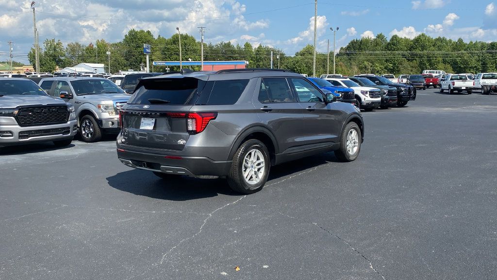 New 2027 Ford Explorer Active w/ Active Comfort Package RWD image 5