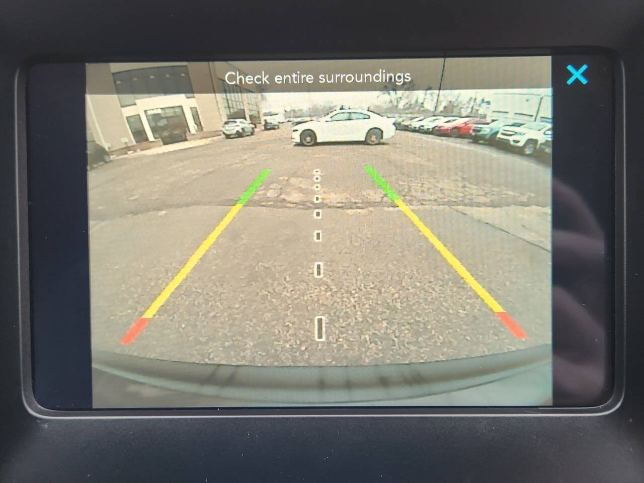 Used 2019 Jeep Cherokee Latitude Plus AWD/4WD image 23