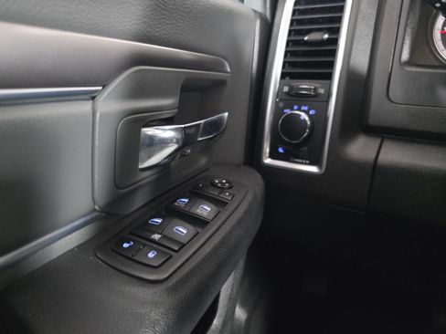 Used 2022 RAM 1500 Classic SLT AWD/4WD image 31