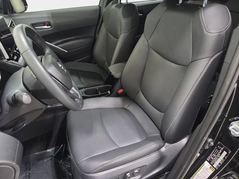 Used 2025 Toyota Corolla Cross XLE w/ Convenience Package AWD/4WD image 13