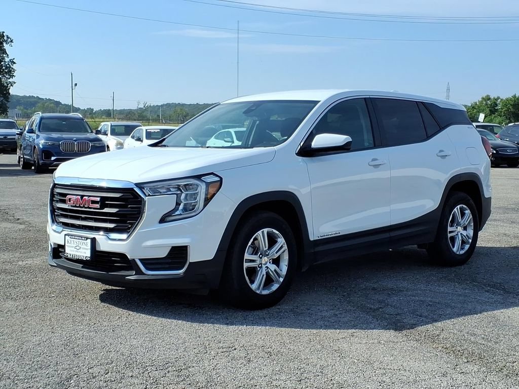 Used 2024 GMC Terrain SLE FWD image 3