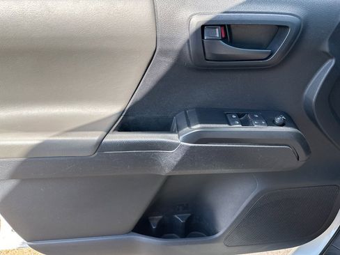 Used 2020 Toyota Tacoma SR image 13