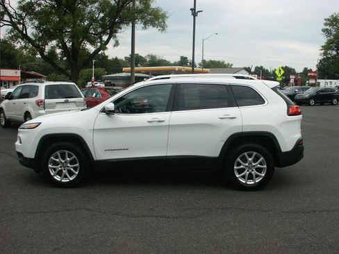 Used 2018 Jeep Cherokee Latitude Plus AWD/4WD image 3