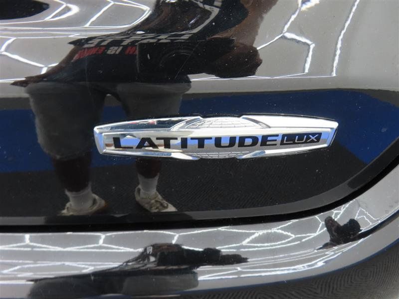 Used 2023 Jeep Compass Latitude AWD/4WD image 14