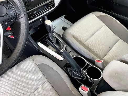 Used 2017 Toyota Corolla LE FWD image 15