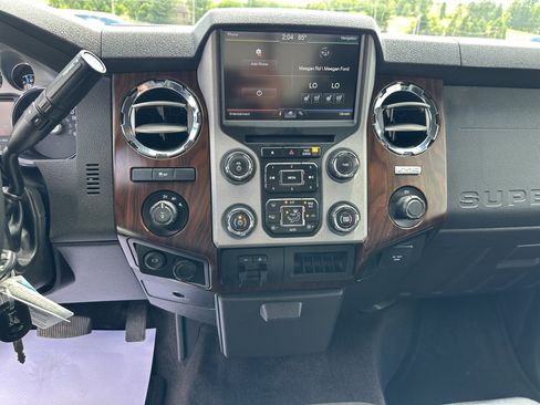 Used 2015 Ford F250 Lariat w/ Lariat Interior Package AWD/4WD image 12