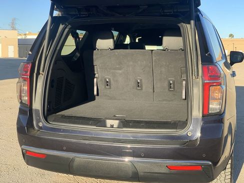 Used 2024 Chevrolet Suburban LT image 24