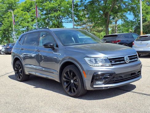 Used 2021 Volkswagen Tiguan SE R-Line AWD/4WD image 3