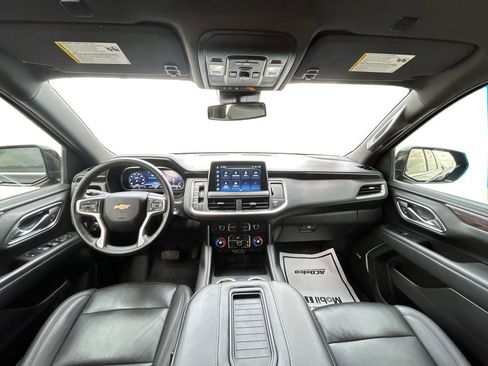 Used 2023 Chevrolet Suburban LT w/ Luxury Package image 13