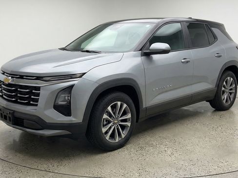Used 2025 Chevrolet Equinox LT FWD image 3