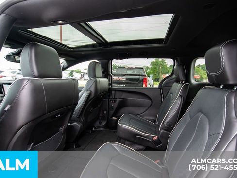Used 2024 Chrysler Pacifica Limited w/ S Appearance Package image 12