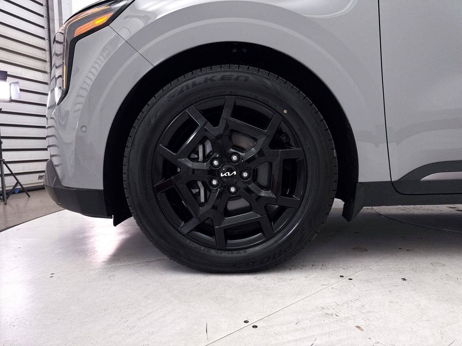 Certified 2025 Kia Carnival SX Prestige FWD image 19